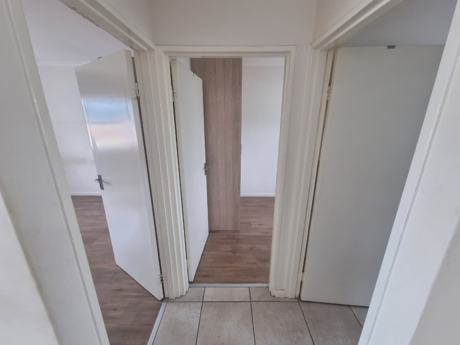 To Let 2 Bedroom Property for Rent in Wetton Western Cape